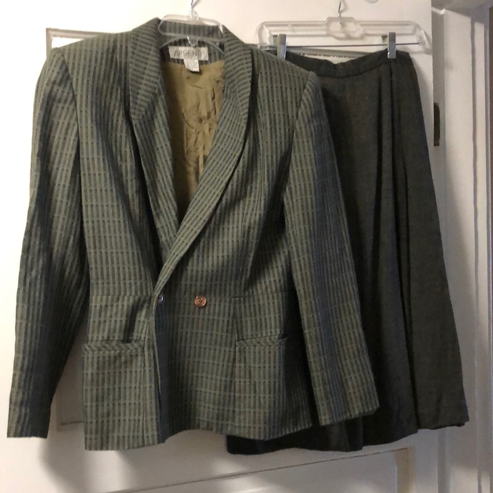Ladies suit